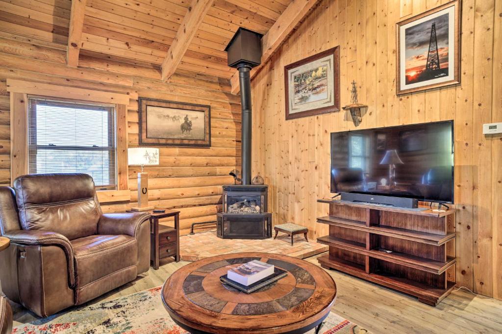 Glendo House | Remote Cabin w/Gas Stove < 7 Mi to Town!
