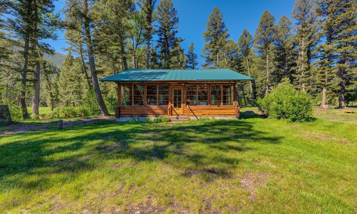 Canyon Creek Cabin | Remote, comfortable rustic cabins, tranquil stream-side, nature at your doorstep