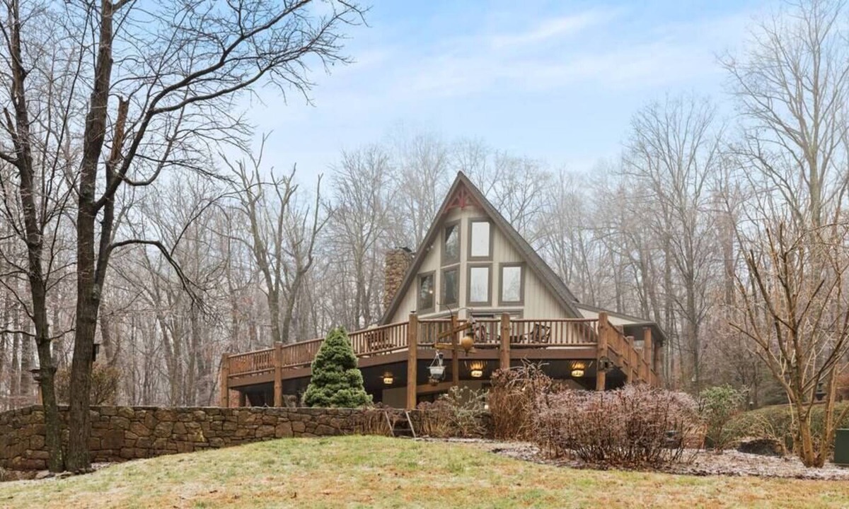 North Coventry Township Cabin | Remote Cozy Getaway in the Woods