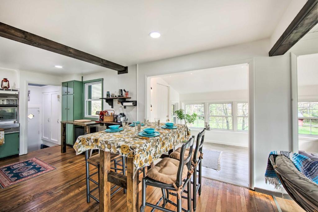 Dauberville House | Remote Pennsylvania Cabin with Private Hot Tub