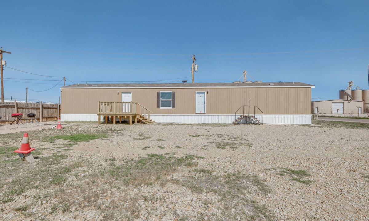 Girvin House | Remote Texas Group Retreat w/Free WiFi!