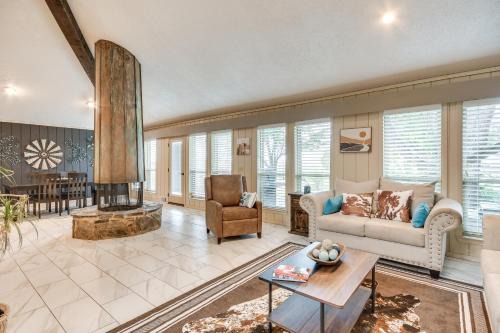 Dalhart House | Remote Texas Retreat: Hot Tub, Deck, Grill!