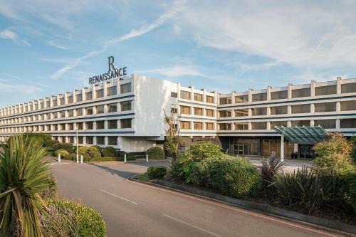 Heathrow Villages Hotel | Renaissance London Heathrow Hotel