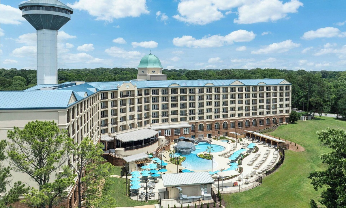 East Florence Resort | Renaissance Shoals Resort & Spa