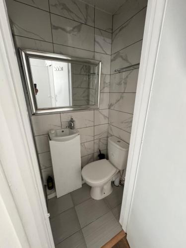 Heston Central House | Renfrew Road