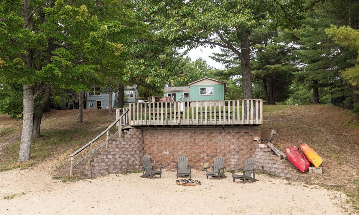 Mayfield House | Rennie Lake Hideaway