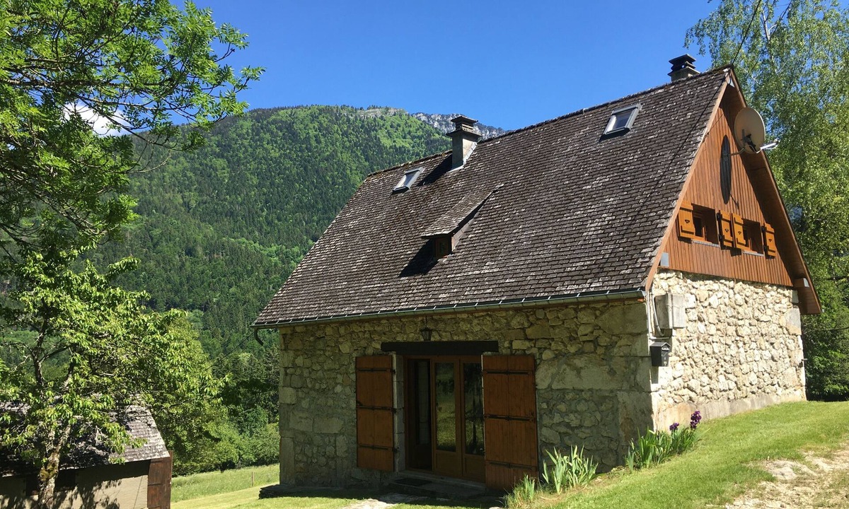 Saint-Pierre-d'Entremont Ski Chalet | Renovated barn. Pets welcome!