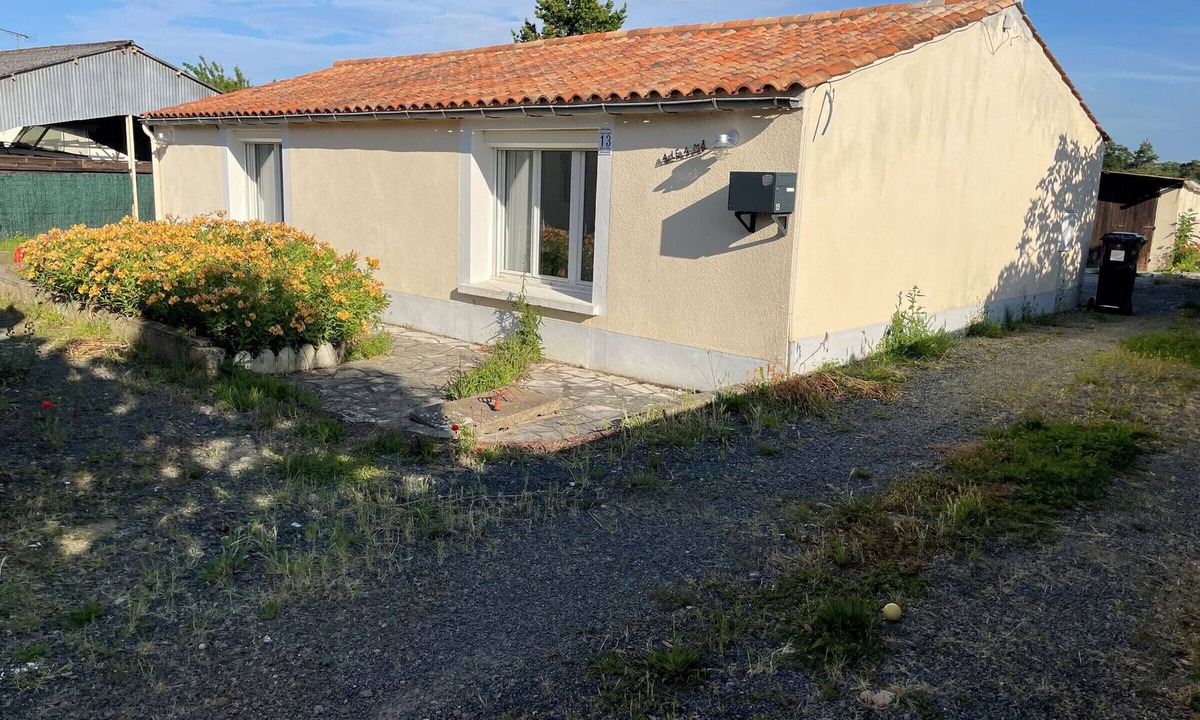 Saint-Michel-en-l'Herm House | Renovated house, quiet area, pets allowed, 5 people