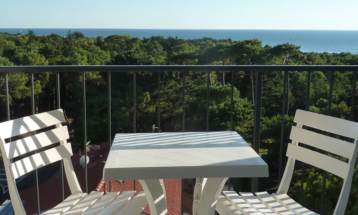 Les Sables d'Olonne Apartment | Renovated 1BR with balcony, covered parking, pets allowed