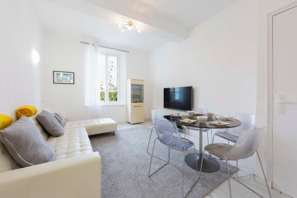 Antibes Old Town House | Renovated 100m Townhouse in the heart of the old town of Antibes