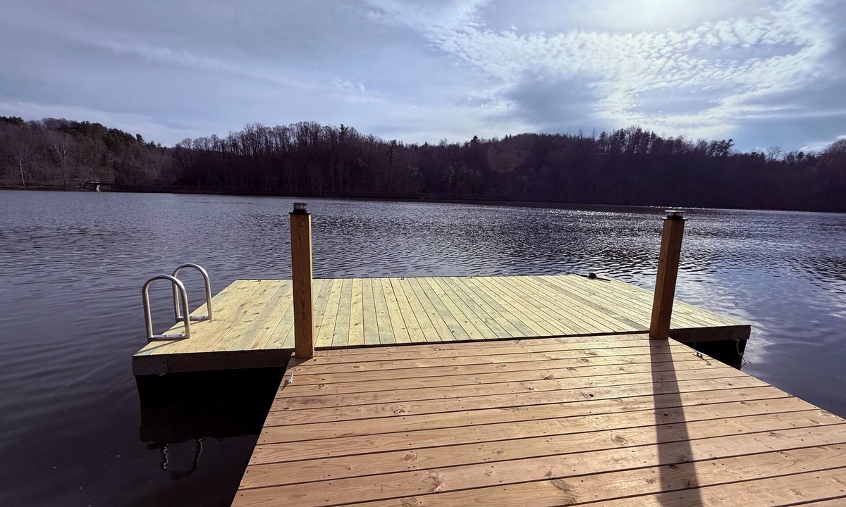 Hiwassee Other | Renovated 1900s Farmhouse on The New River!
