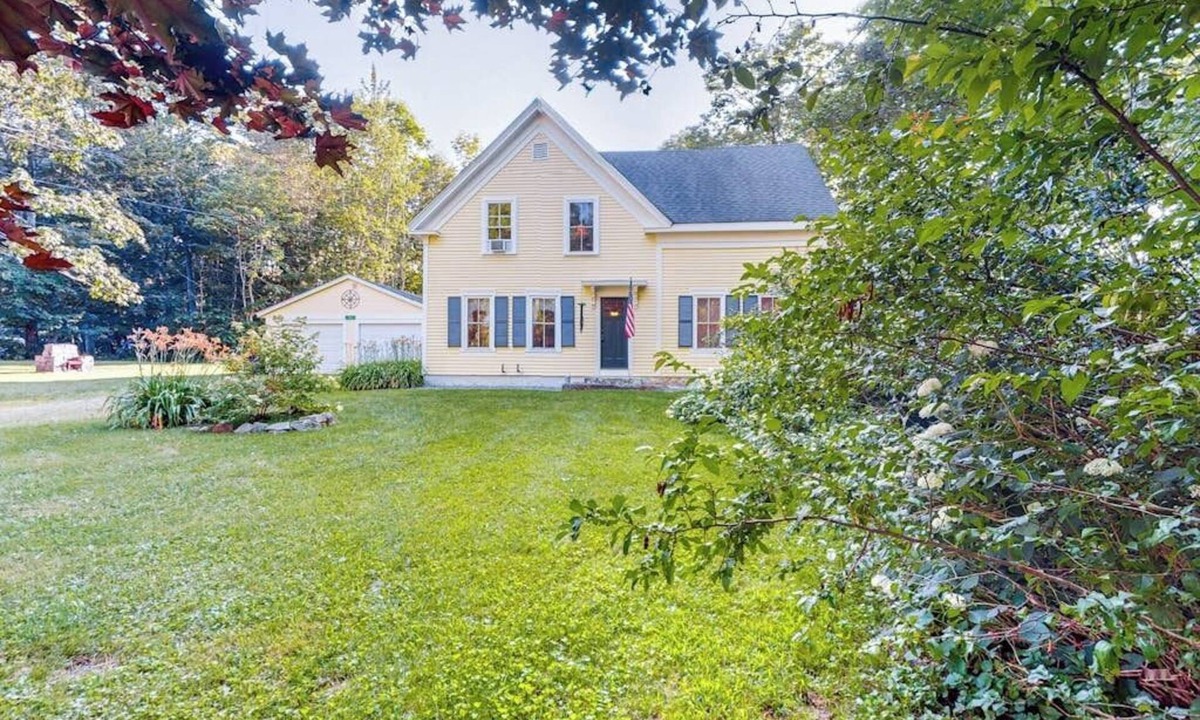 Penobscot House | Renovated 19th-Century Farmhouse w/270 Feet of Waterfront & Sunset Views