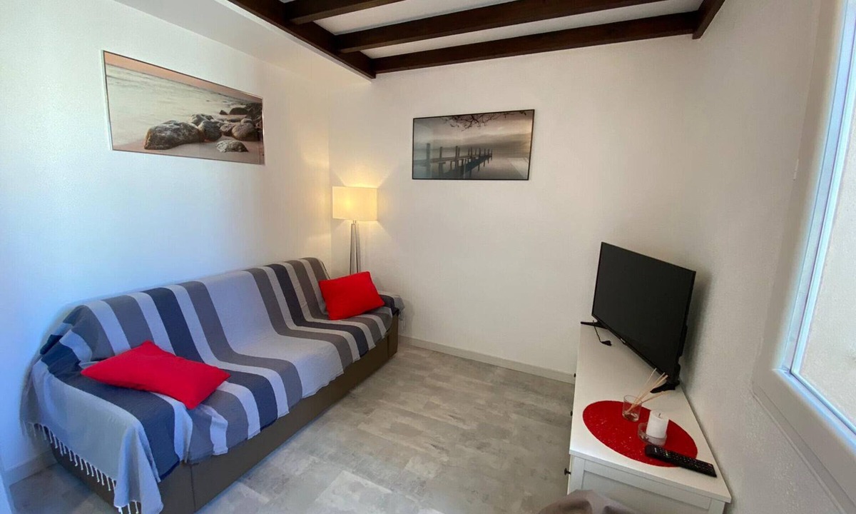 Plage d'Argeles Apartment | Renovated 2* apartment with loggia & parking, 5 min from beach - Argelès-sur-Mer