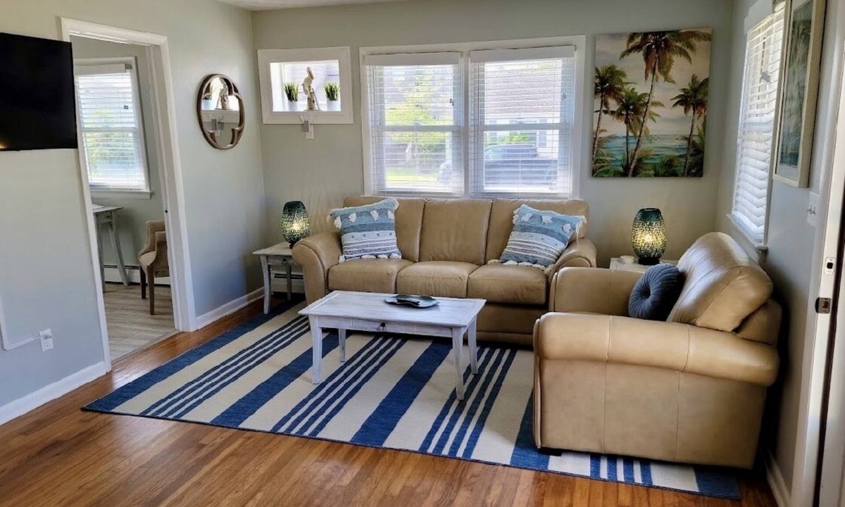 Northeast Virginia Beach House | Renovated 2 Bedroom, near VB Vibe district, Surf Park & Dome!