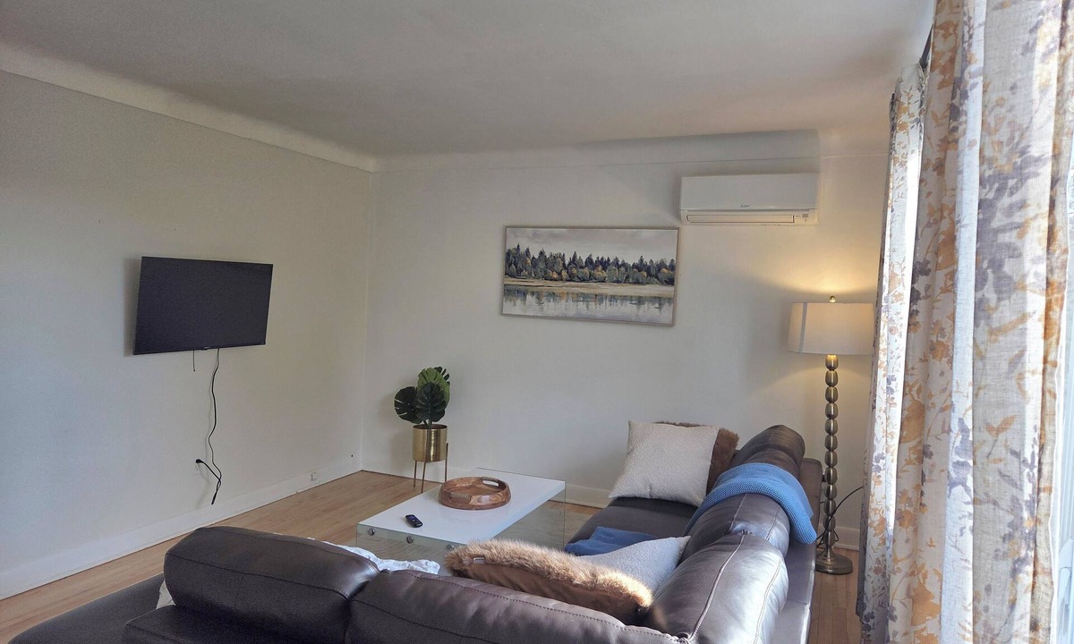 Vanier Apartment | Renovated 2BR Apartment in Vanier North – Steps from Beechwood & Downtown