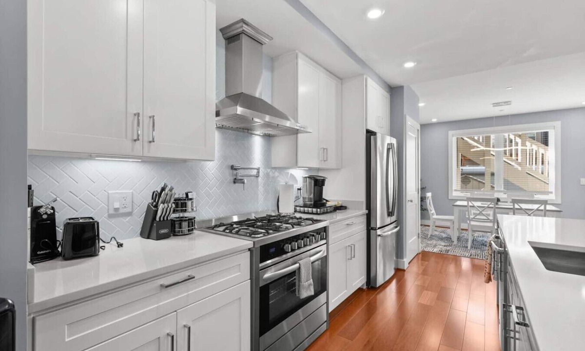 Trinidad Hotel | Renovated 2Level Flat+H St+Laundry