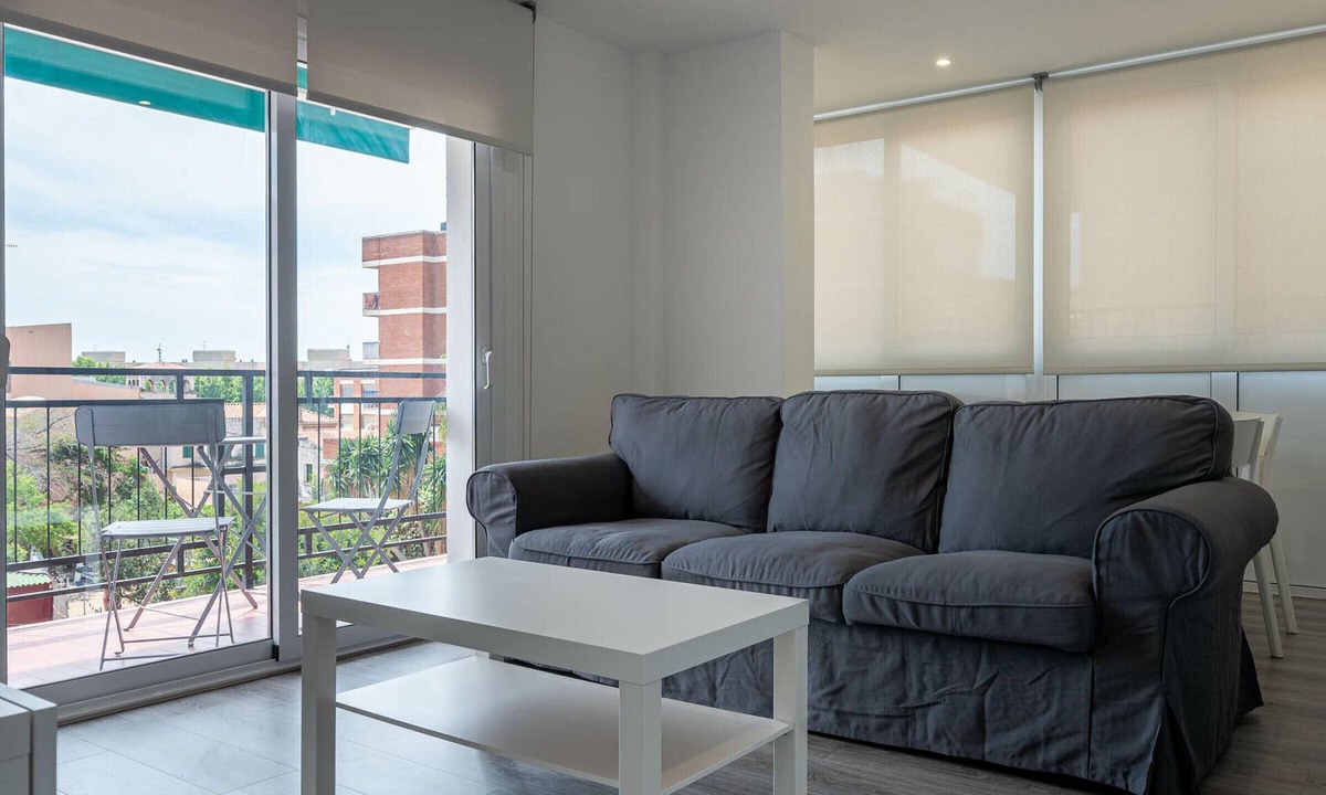 Torredembarra Apartment | Renovated 3-bedroom apartment near beach, air conditioning, parking