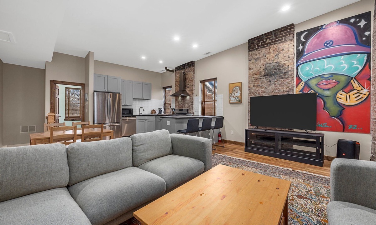 Benton Park Apartment | Renovated 3 Bedroom Penthouse Suite in Benton Park