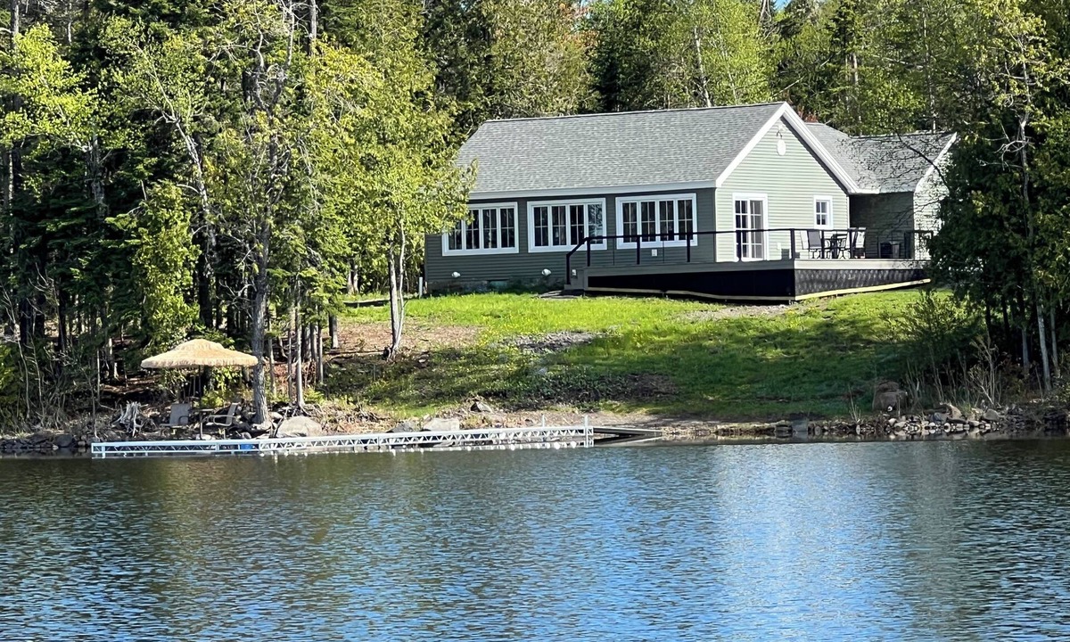 Sinclair House | 🏕️ Renovated 3BR Lakefront Retreat with ATV & Snowmobile Trail Access