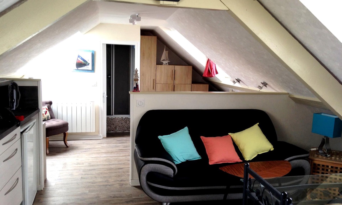 Courtoisville-Sillon-Moka Apartment | Renovated 38 m2 studio, facing the sea