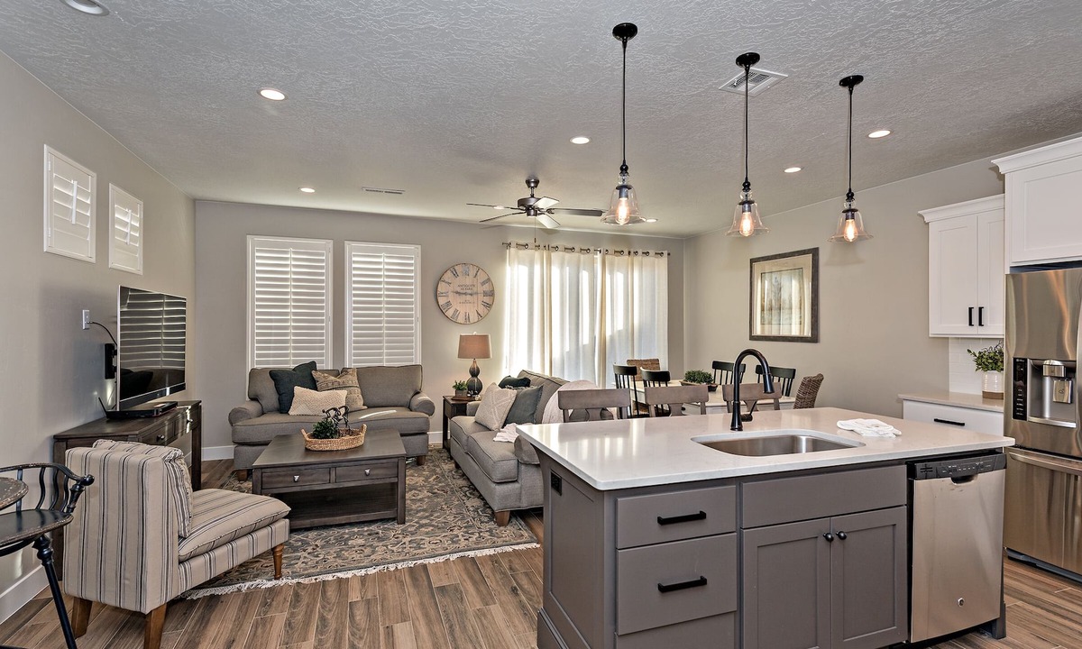 St. George Villa | Renovated 3BR Sleeps 12 on 18th Hole - Near Pool