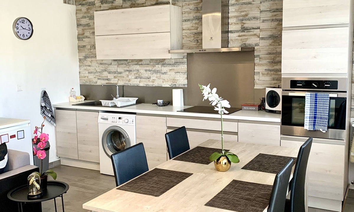 La Madeleine Apartment | RENOVATED 50M2 APARTMENT ORLEANS TOWN CENTER