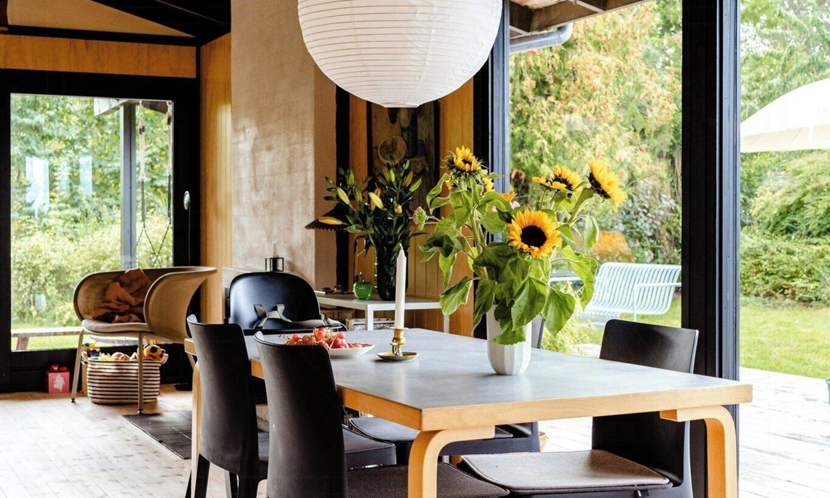Hoeve Strand House | Renovated 70s home surrounded by lovely nature