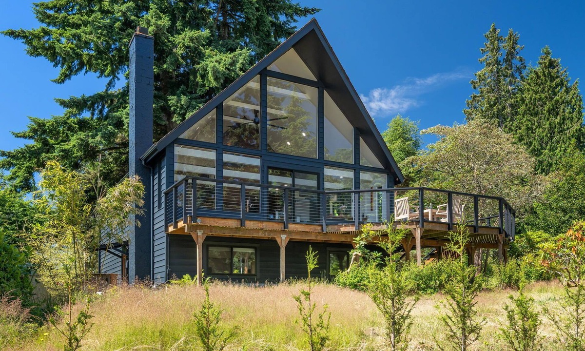 South Colby House | Renovated A-frame with water view