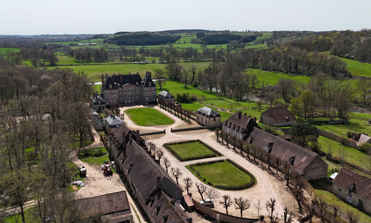 Vallon-en-Sully House | Renovated and luxurious Steward's House of stunning castle. Ideal for families.