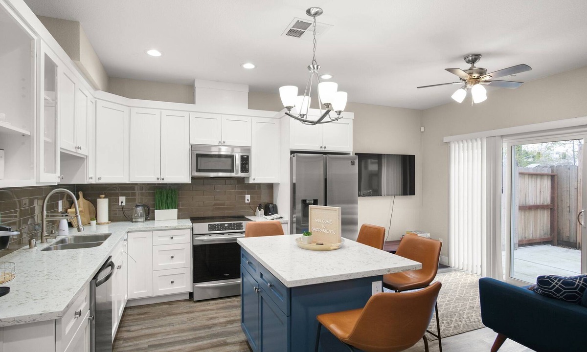 North Oak Park House | Renovated and Modern 3bed 2.5bath near Downtown & UCD Med Center! 🏠