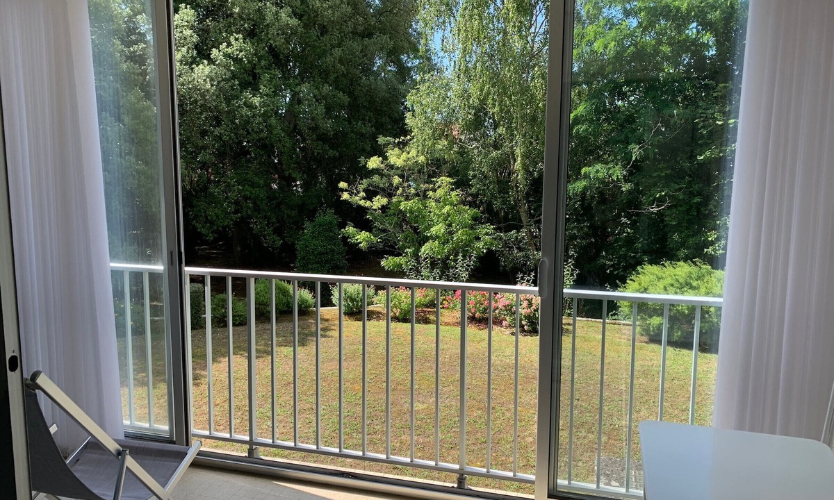 Le Pouliguen Apartment | Renovated apartment near the beach with parking
