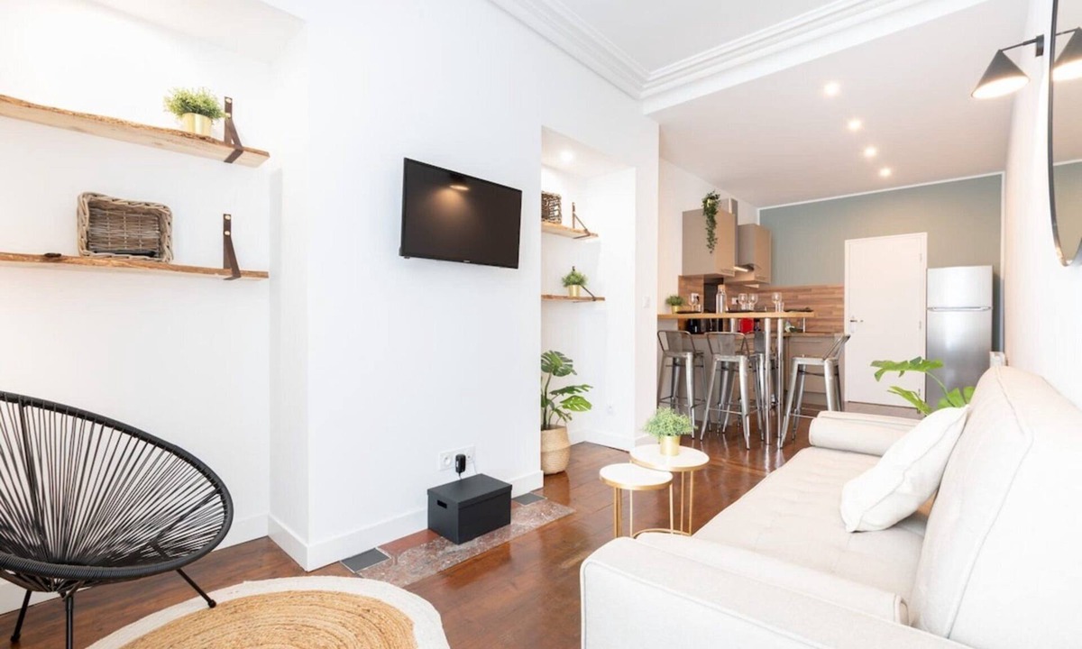 Lille-Moulins Apartment | Renovated apartment 3bed 2bath