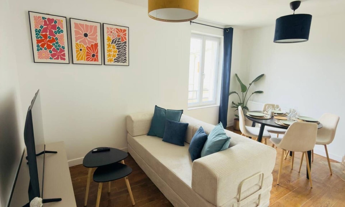 Valencay Apartment | Renovated apartment - Beauval stage - Castle - Garage