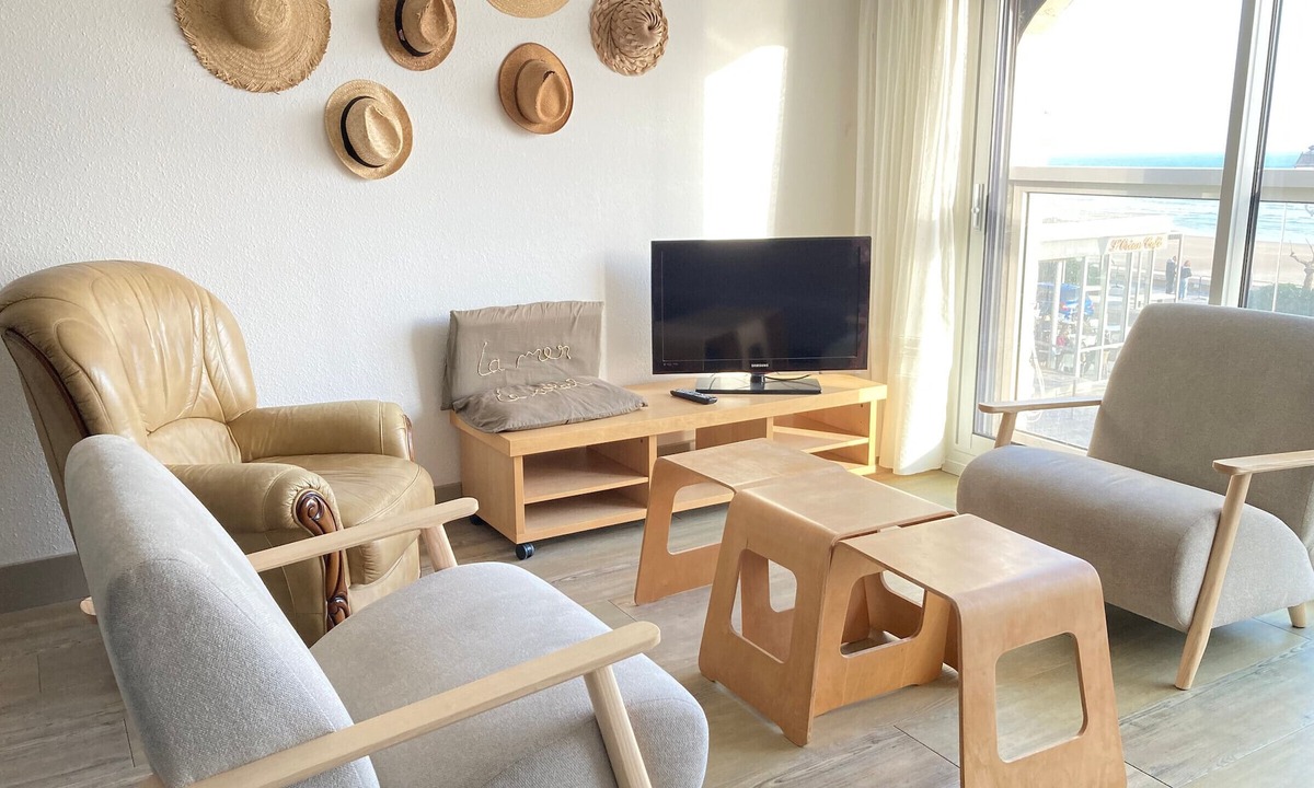 Les Sables d'Olonne Apartment | Renovated beachfront apartment in Les Sables d'Olonne