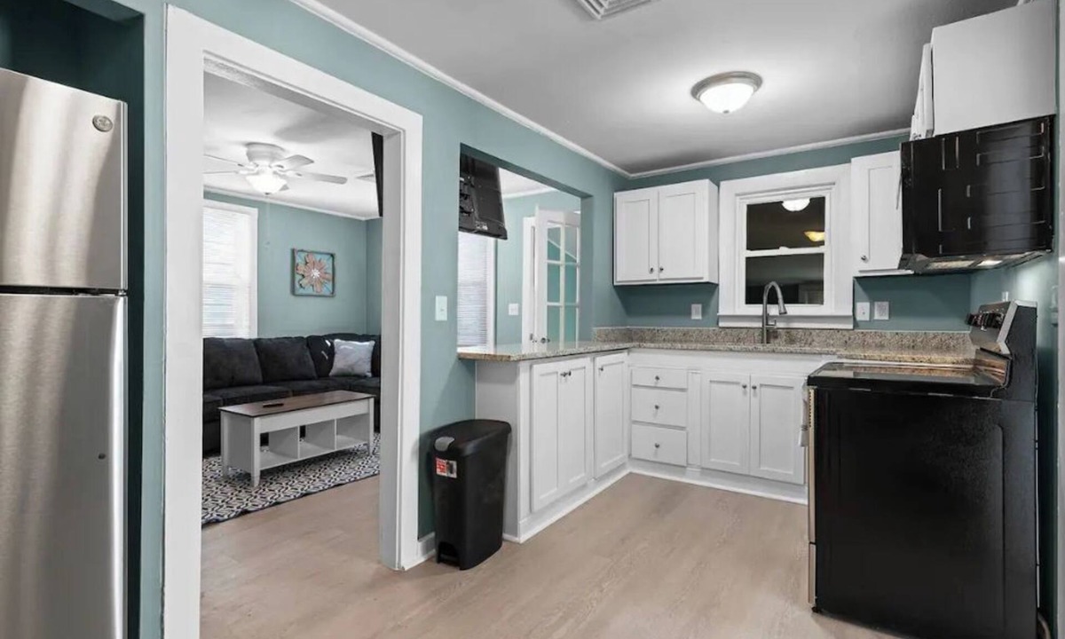 Fox Hill - Grandview House | Renovated-Beach Bungalow-Walk to Beach