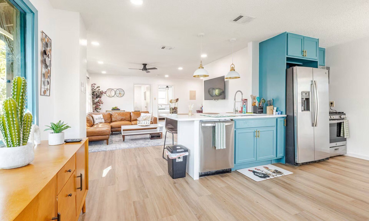 Brentwood House | Renovated Brentwood Home Near DT, Domain & Q2
