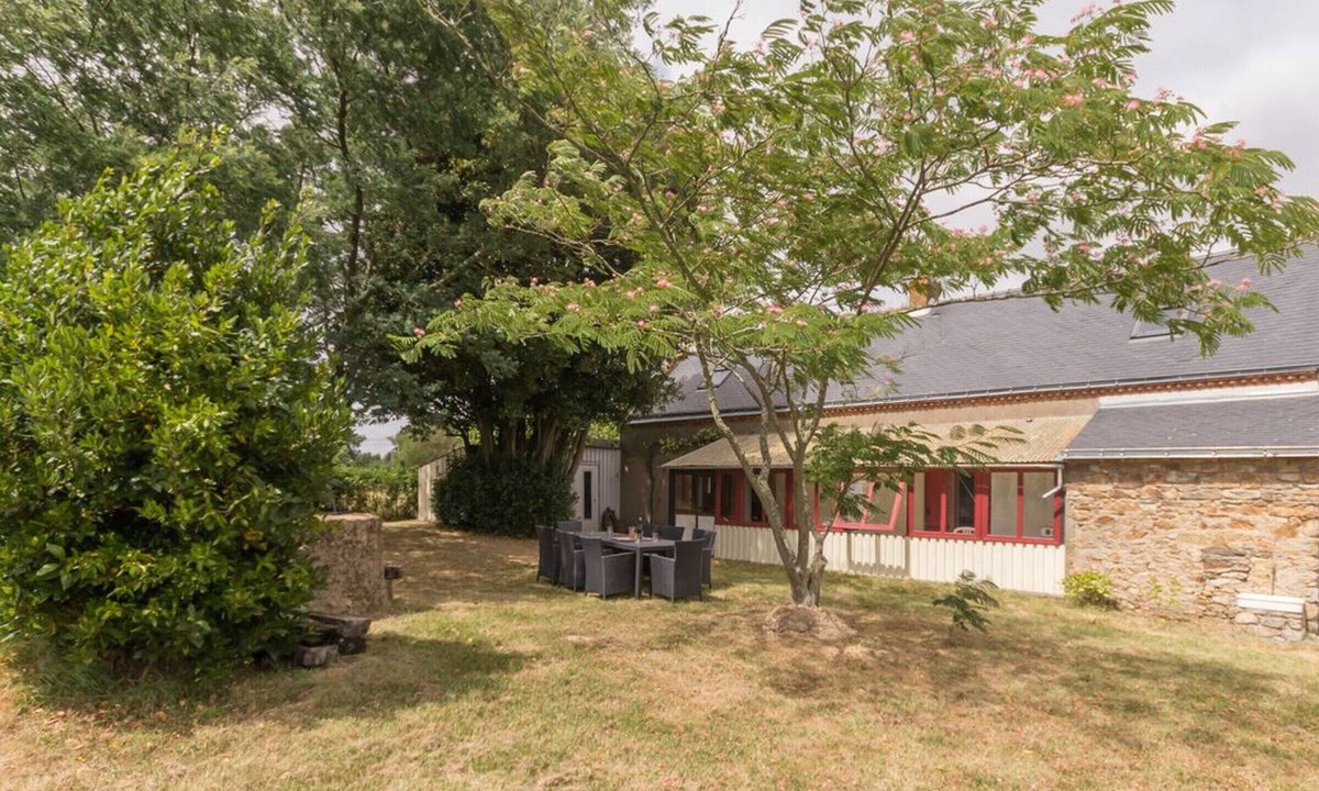 Donges Cottage | Renovated Breton Cottage with Parking & WiFi
