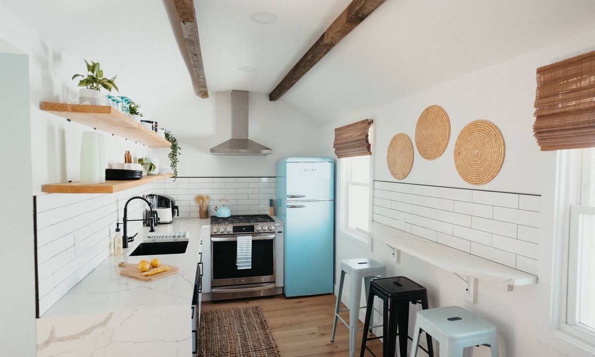 West Belmar House | Renovated Bright, Fun, Airy, Fire Pit Backyard, Bikes & Beach Badges