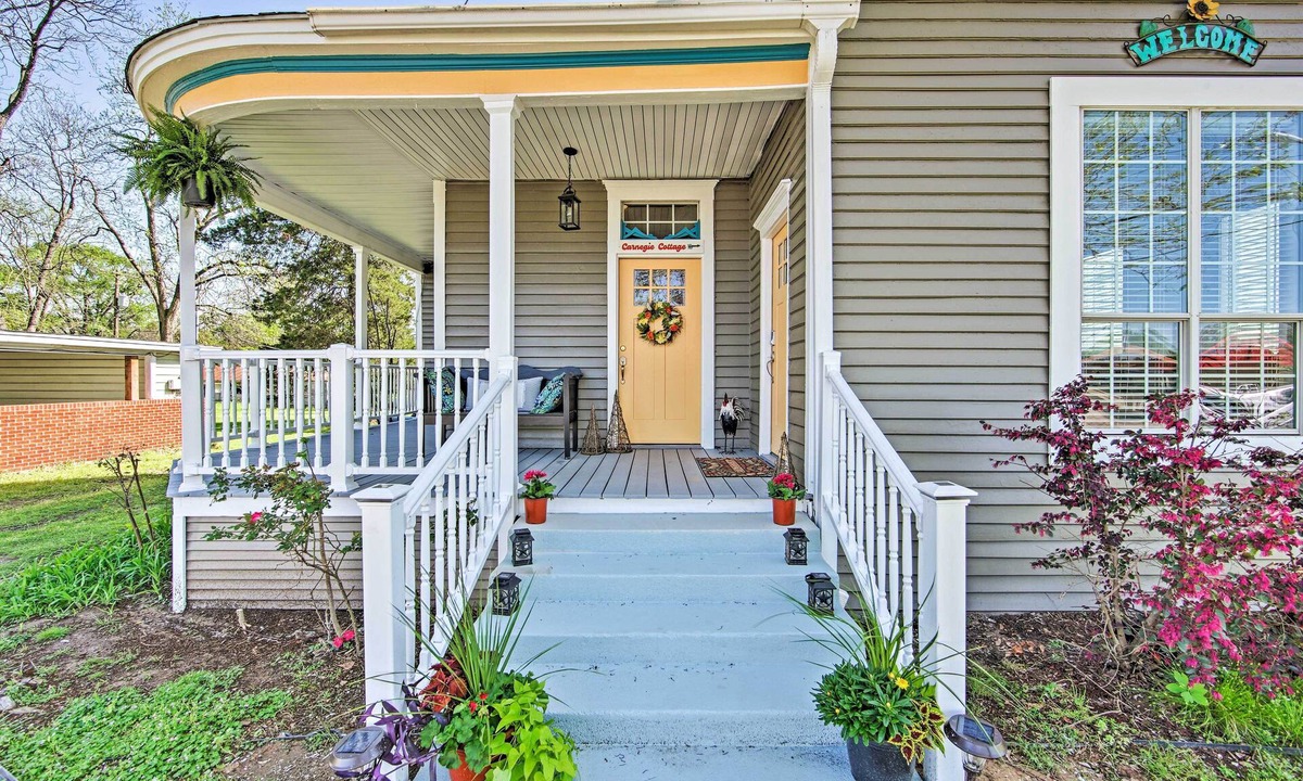 Winnsboro House | Renovated 'Carnegie Cottage' - Walk to Dtwn!