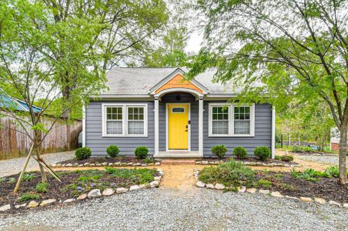 Carrboro House | Renovated Carrboro House with Deck & Fire Pit!