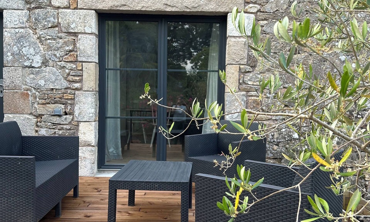 Saint-Carne House | Renovated character house with hanging net!