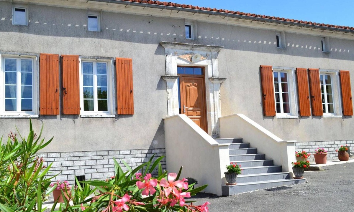 Champagne-Vigny Cottage | Renovated Charente cottage with vineyard views, near Angoulême