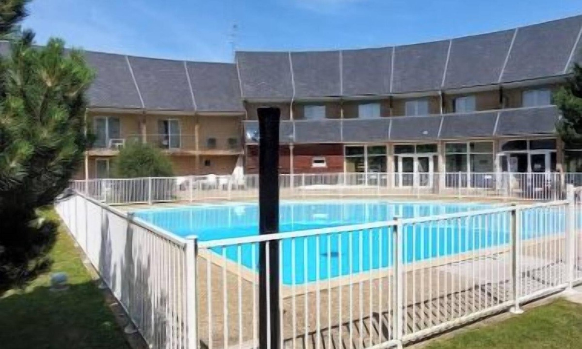 Equemauville Apartment | Renovated cocoon pool & terrace near Honfleur