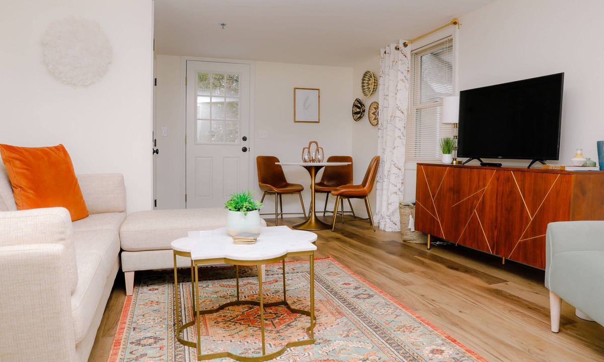 Lenox Apartment | Renovated Downtown 1bedroom