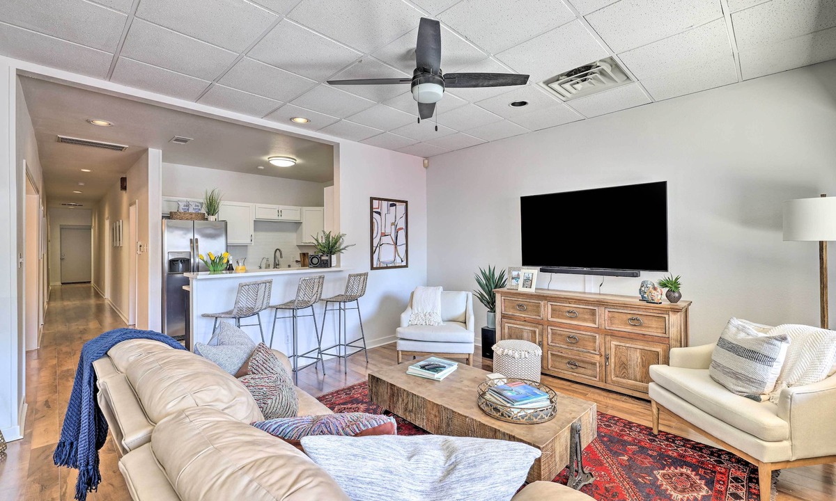 Downtown Apartment | Renovated Dtwn Retreat < 1 Mi to Plaza Park!