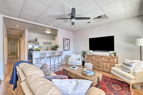 Downtown Apartment | Renovated Dtwn Retreat < 1 Mi to Plaza Park!