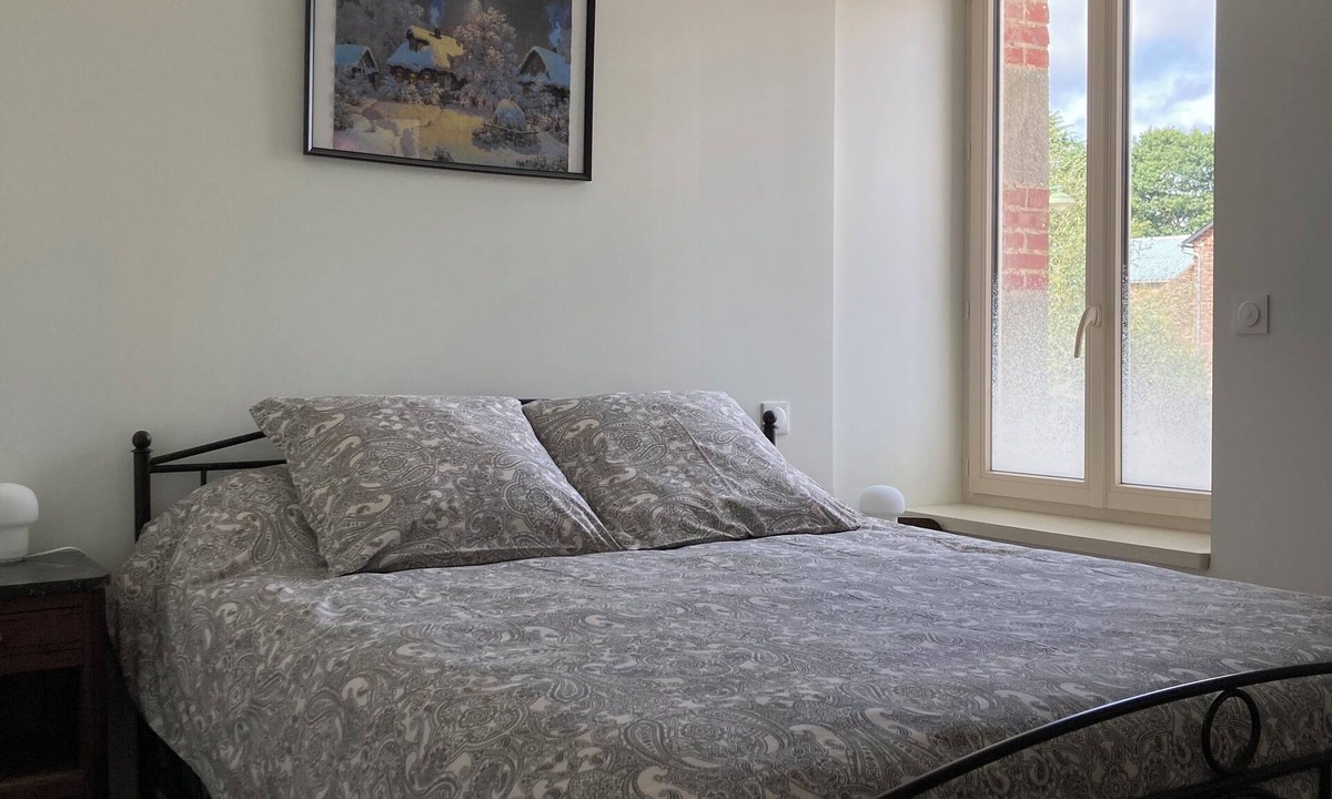 Saint-Malon-sur-Mel Apartment | Renovated, fully-equipped Compère apartment