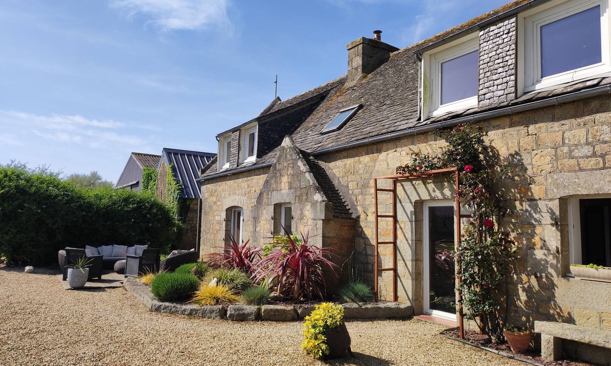 Saint-Pol-de-Leon House | Renovated farmhouse between land and sea