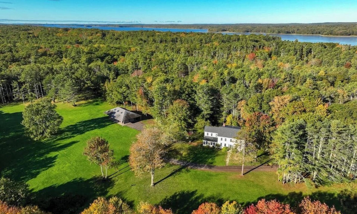Brunswick Other | Renovated farmhouse on an acreage with grill, four-bedrooms, & W/D - river views