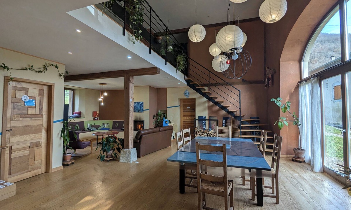 Tullins Villa | Renovated group gite with terrace, garden, lounges - Surlechemin.Marielle